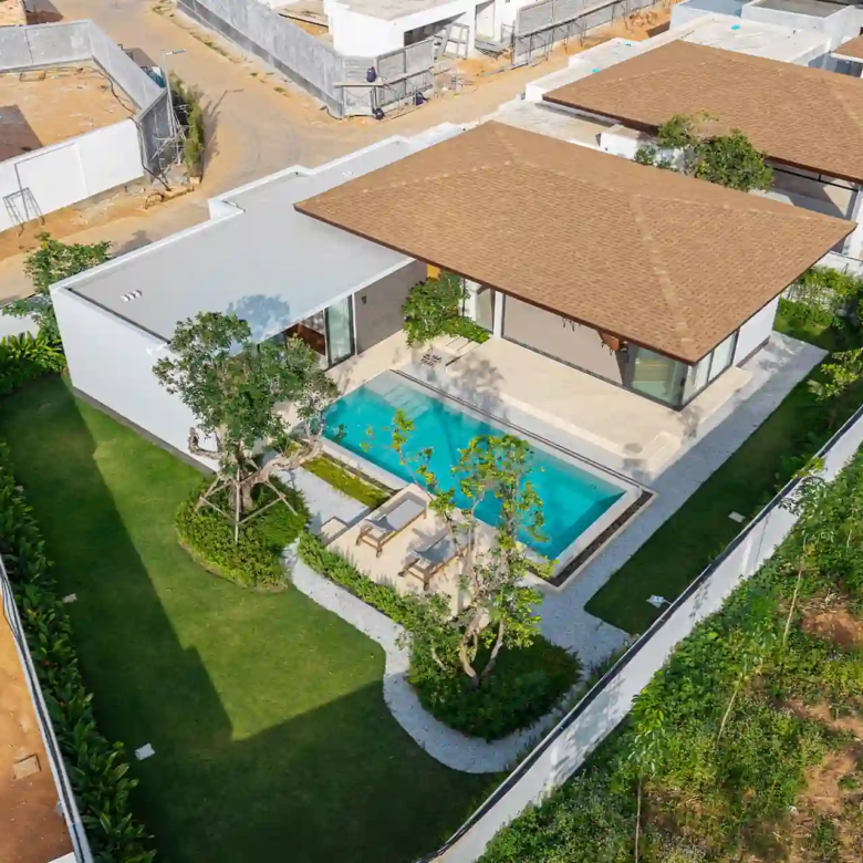 Botanica Four Season Thalang corner plot villa with lawn and pool
