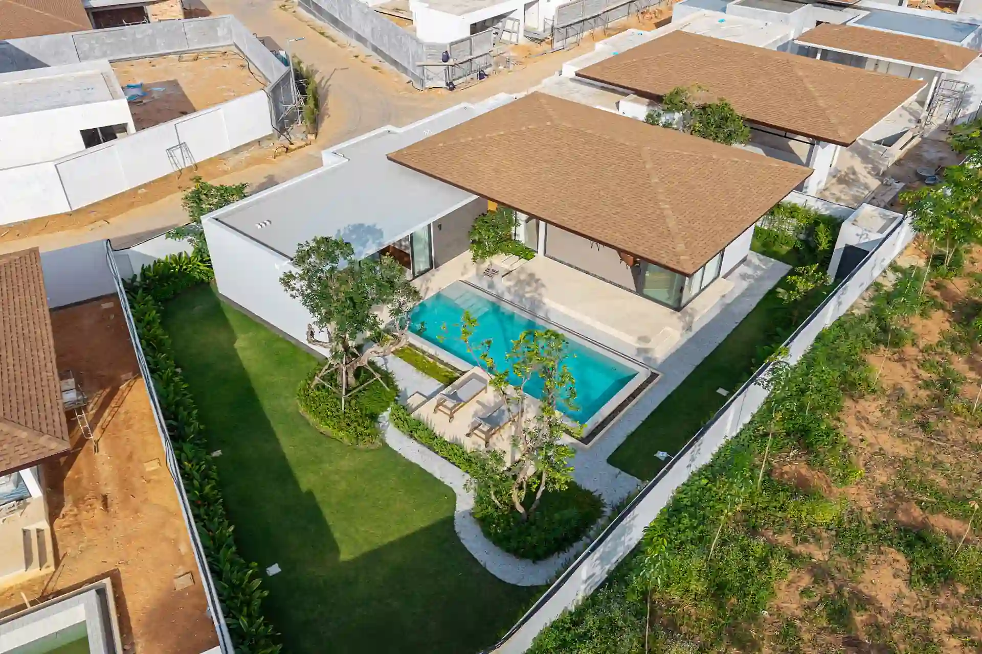 Botanica Four Season Thalang corner plot villa with lawn and pool