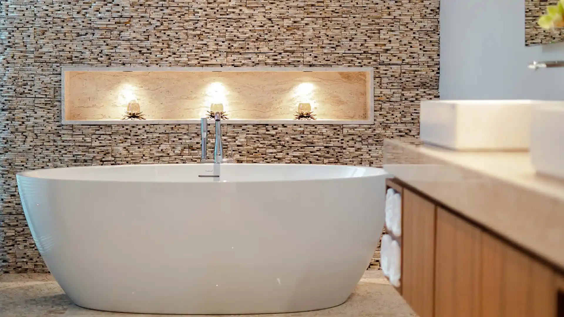 Anchan Sunscape Thep Krasattri bathroom with freestanding soaking tub