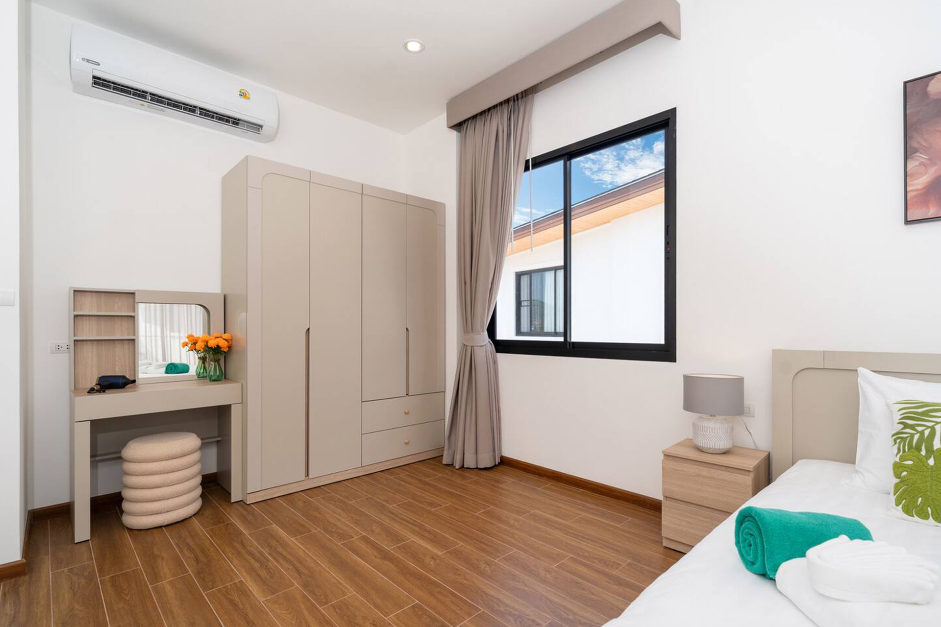 Goldena Twin Kamala bedroom with wardrobe and vanity corner