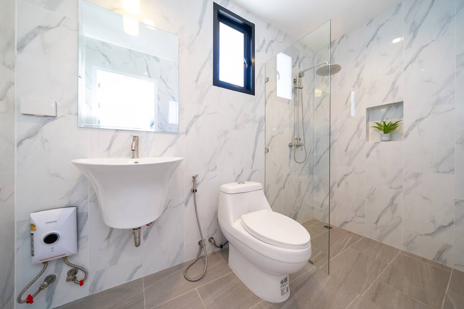 Goldena Twin Kamala ensuite bathroom with shower and marble-look tiles