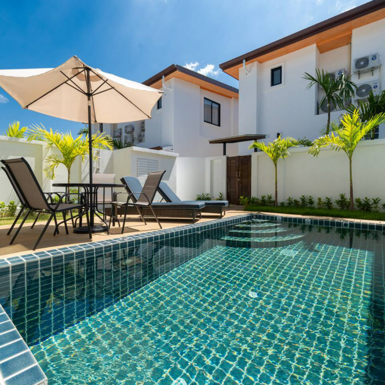 Goldena Twin Kamala private pool with sun loungers and umbrella