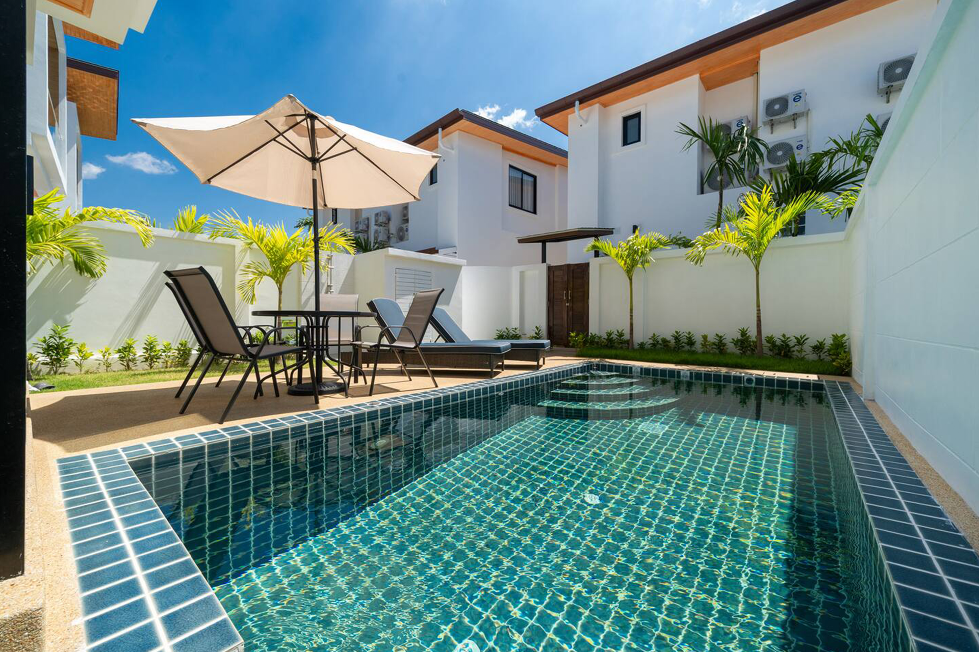 Goldena Twin Kamala private pool with sun loungers and umbrella