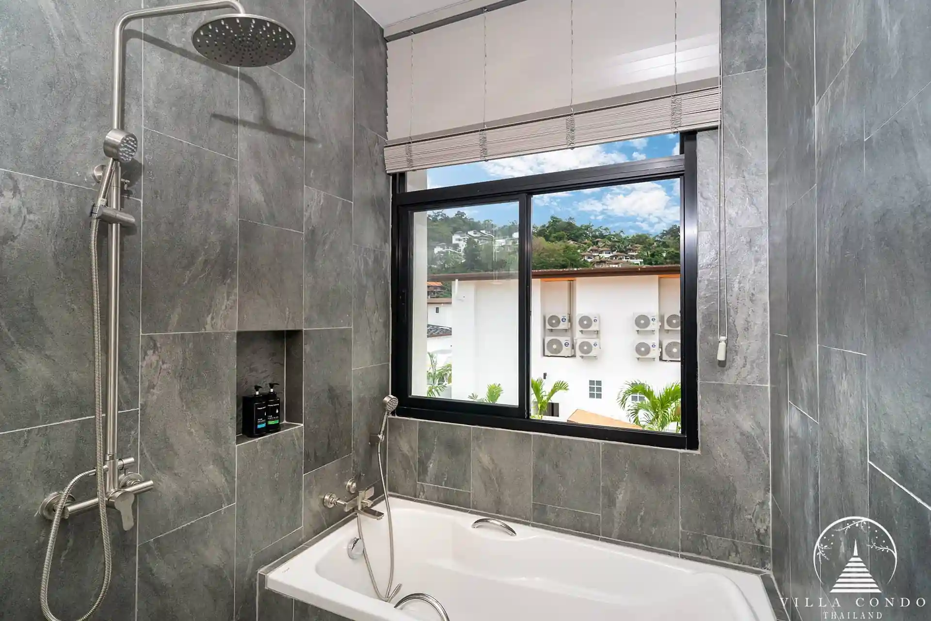 Goldena City Gems Kamala bathtub with window and natural light