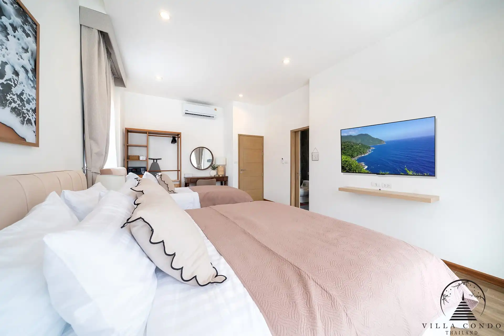 Goldena City Gems Kamala bedroom with TV and twin beds
