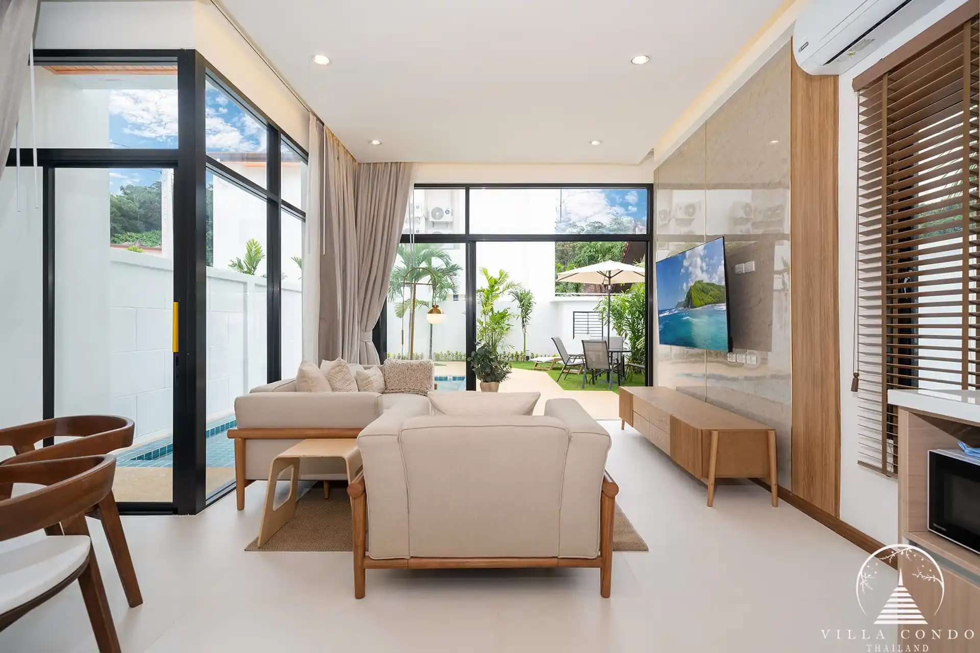 Goldena City Gems Kamala living area with direct pool access