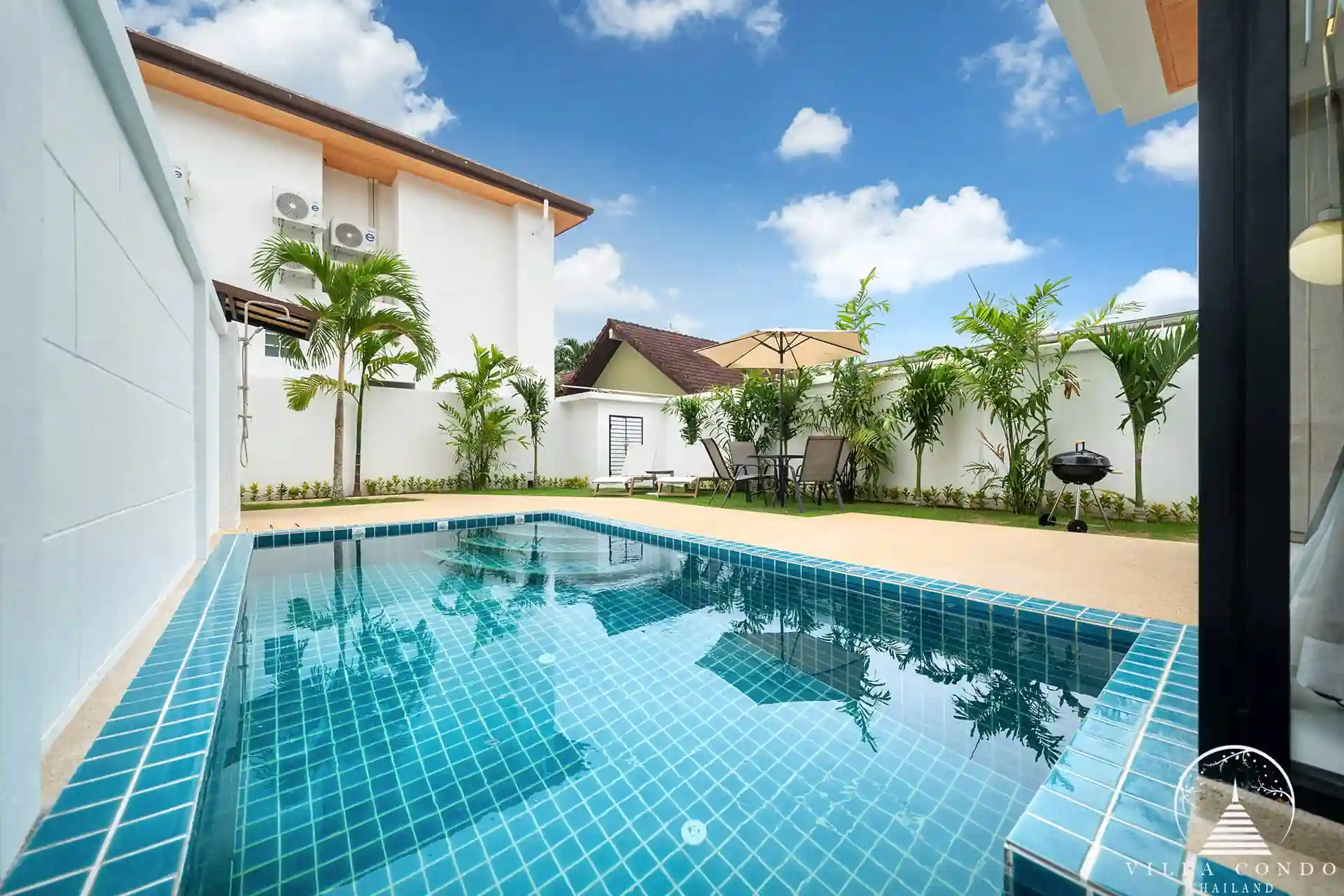 Goldena City Gems Kamala private pool with clear blue water